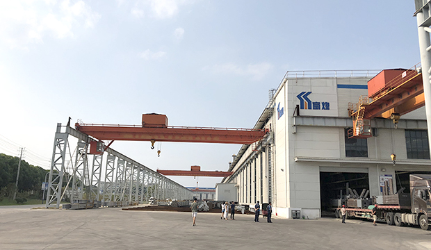 室外堆场:QD型电动双梁桥式起重机_安徽省富煌钢构股份有限公司